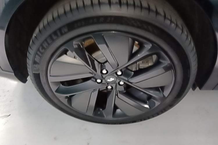 Used Li Auto L9 2024 Ultra Model Right Rear Wheel Hub