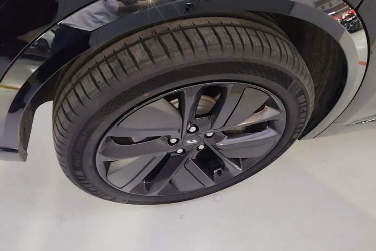 Used Li Auto L9 2024 Ultra Model Right Rear Wheel Hub