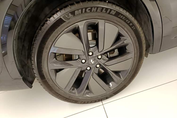 Used Li Auto L9 2024 Ultra Model Right Rear Wheel Hub