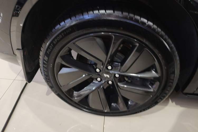 Used Li Auto L9 2024 Ultra Model Right Rear Wheel Hub