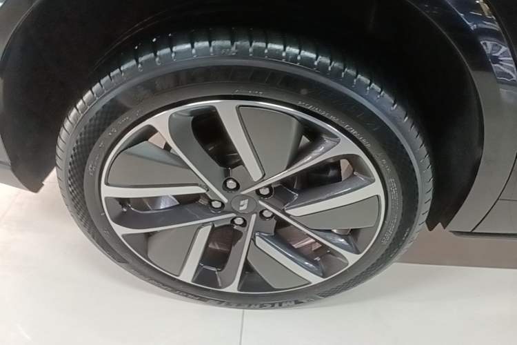 Used Li Auto L9 2024 Ultra Model Right Rear Wheel Hub