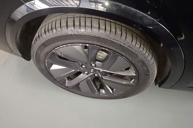 Used Li Auto L9 2024 Ultra Model Right Rear Wheel Hub