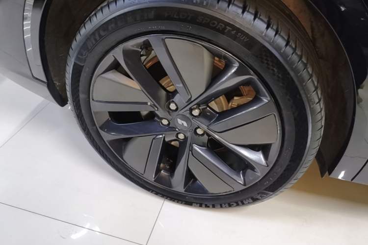 Used Li Auto L9 2024 Ultra Model Right Rear Wheel Hub
