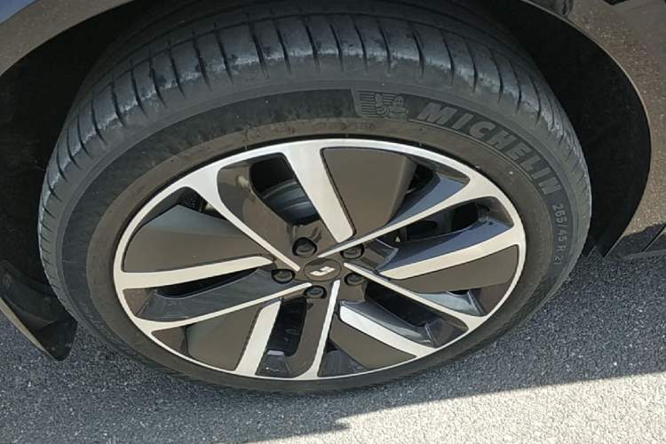 Used Li Auto L9 2024 Ultra Model Right Rear Wheel Hub