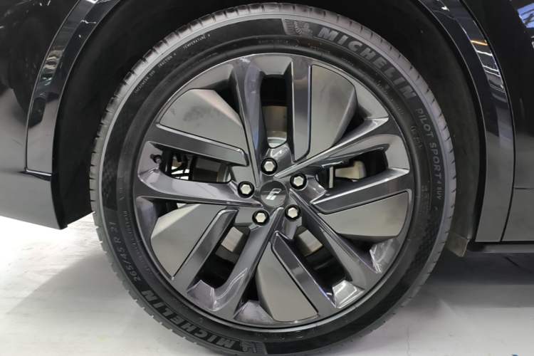 Used Li Auto L9 2024 Ultra Model Right Rear Wheel Hub