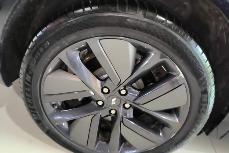 Used Li Auto L9 2024 Ultra Model Right Rear Wheel Hub