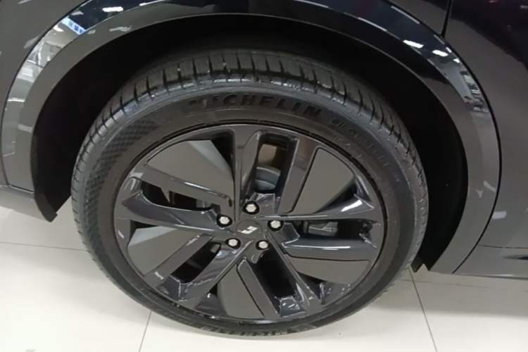 Used Li Auto L9 2024 Ultra Model Right Rear Wheel Hub