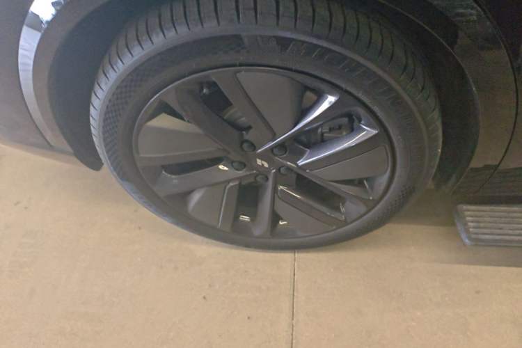 Used Li Auto L9 2024 Ultra Model Right Rear Wheel Hub
