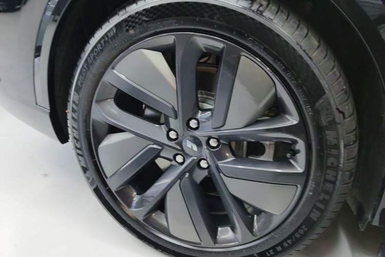 Used Li Auto L9 2024 Ultra Model Right Rear Wheel Hub