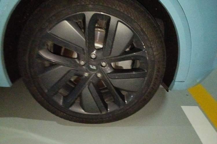 Used Li Auto L9 2024 Ultra Model Right Front Wheel Hub