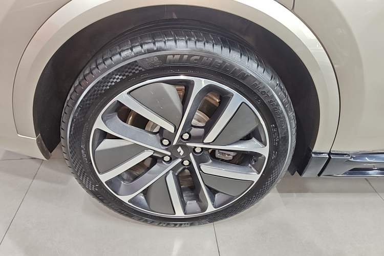 Used Li Auto L9 2024 Ultra Model Exterior 5