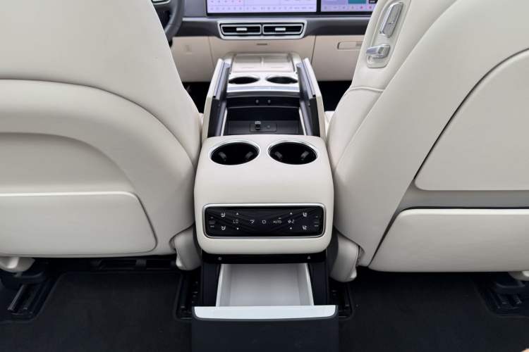 Used Li Auto L9 2024 Ultra Model Interior 12