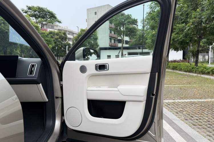 Used Li Auto L9 2024 Ultra Model Interior 13