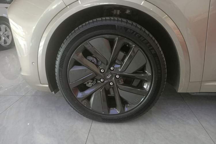 Used Li Auto L9 2024 Pro Model Left Front Wheel Hub