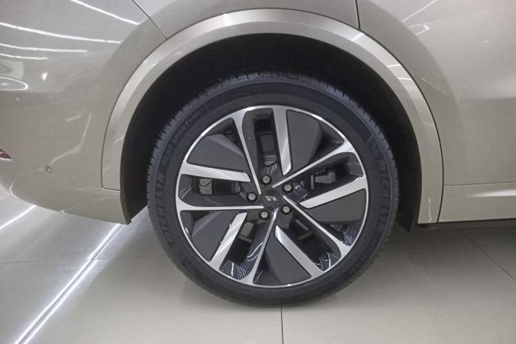 Used Li Auto L9 2024 Ultra Model Right Rear Wheel Hub