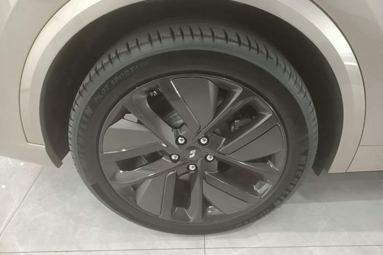 Used Li Auto L9 2024 Pro Model Right Rear Wheel Hub