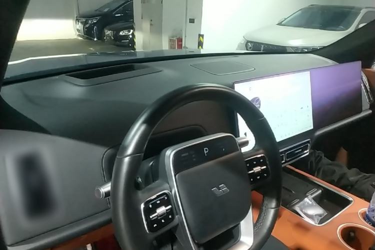 Used Li Auto L9 2024 Ultra Model Center Console