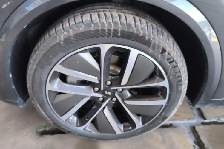 Used Li Auto L9 2024 Ultra Model Exterior 4