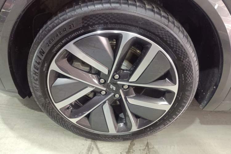 Used Li Auto L9 2024 Ultra Model Exterior 4