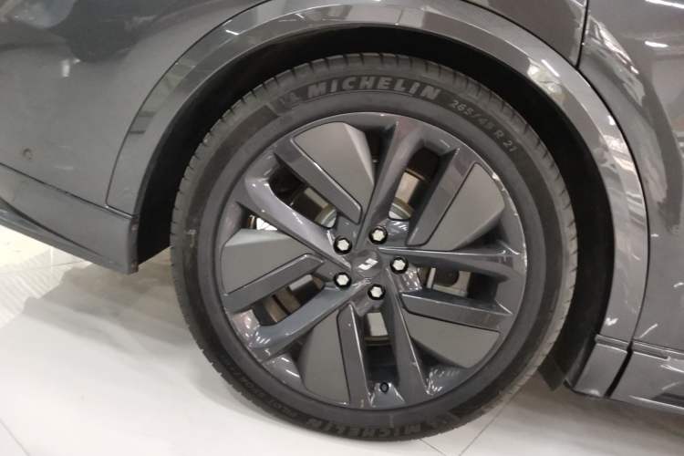 Used Li Auto L9 2024 Ultra Model Exterior 4
