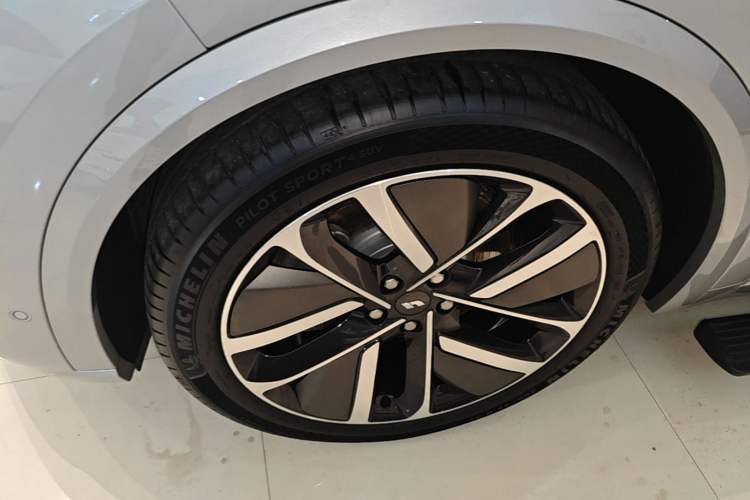 Used Li Auto L9 2024 Ultra Model Exterior 4