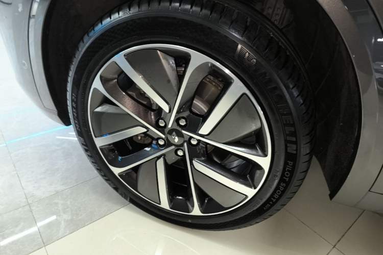 Used Li Auto L9 2024 Ultra Model Exterior 4