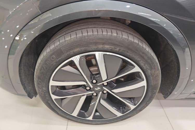 Used Li Auto L9 2024 Ultra Model Left Front Wheel Hub