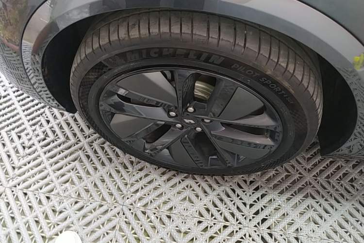 Used Li Auto L9 2024 Ultra Model Left Front Wheel Hub