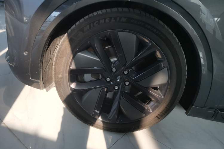 Used Li Auto L9 2024 Ultra Model Left Front Wheel Hub