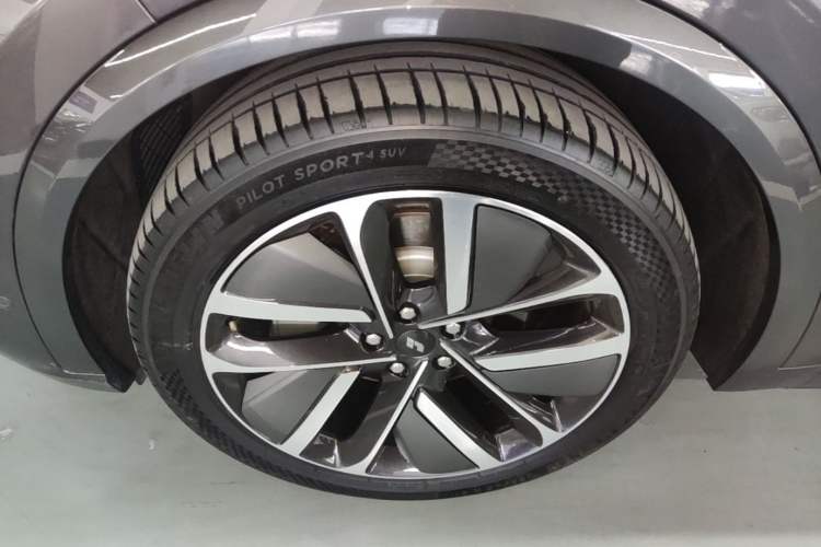Used Li Auto L9 2024 Ultra Model Left Front Wheel Hub