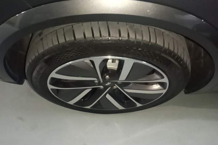 Used Li Auto L9 2024 Ultra Model Left Front Wheel Hub