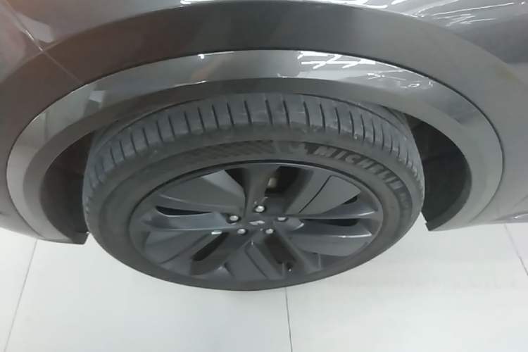 Used Li Auto L9 2024 Ultra Model Left Front Wheel Hub