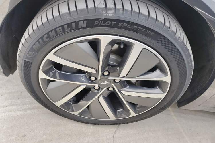 Used Li Auto L9 2024 Ultra Model Left Front Wheel Hub