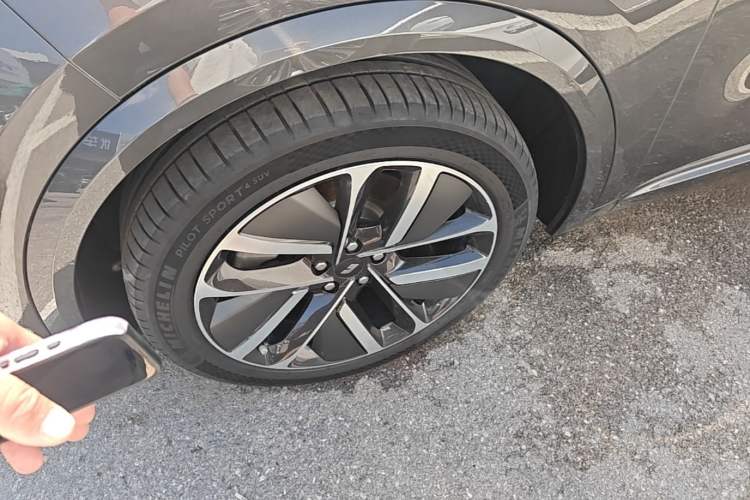 Used Li Auto L9 2024 Ultra Model Left Front Wheel Hub