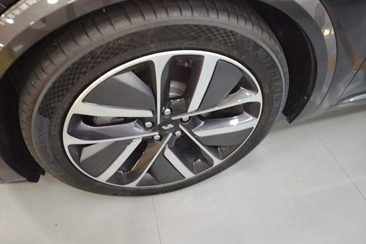 Used Li Auto L9 2024 Ultra Model Left Front Wheel Hub