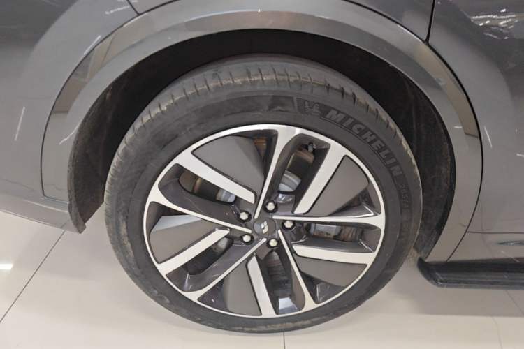 Used Li Auto L9 2024 Ultra Model Right Rear Wheel Hub