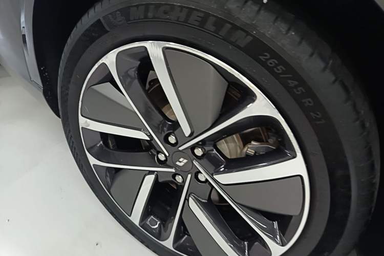 Used Li Auto L9 2024 Ultra Model Right Rear Wheel Hub