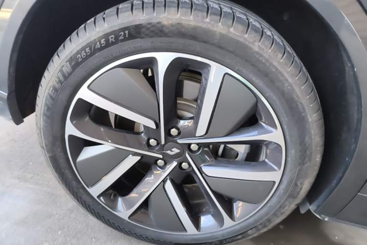 Used Li Auto L9 2024 Ultra Model Right Rear Wheel Hub