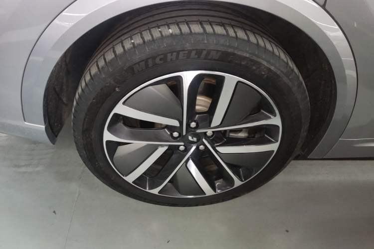 Used Li Auto L9 2024 Ultra Model Right Rear Wheel Hub