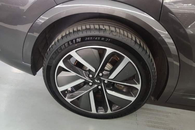 Used Li Auto L9 2024 Ultra Model Right Rear Wheel Hub