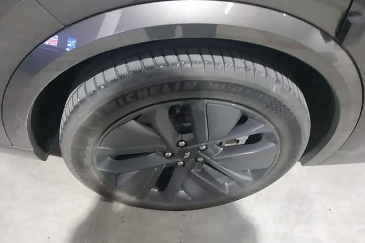 Used Li Auto L9 2024 Ultra Model Right Rear Wheel Hub