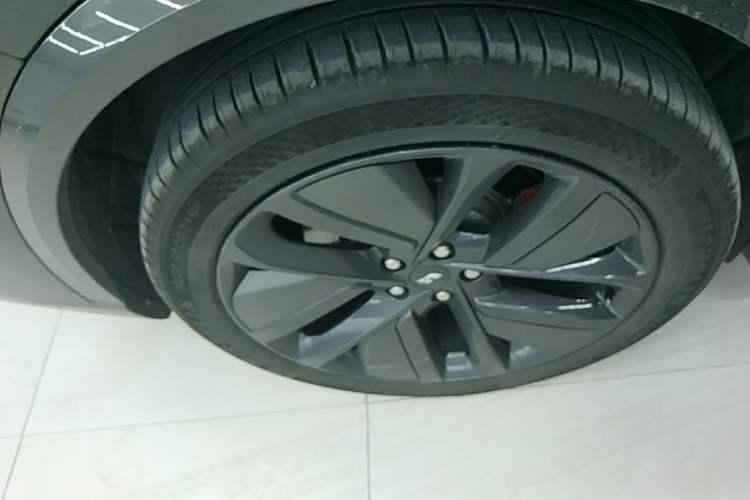 Used Li Auto L9 2024 Ultra Model Right Rear Wheel Hub