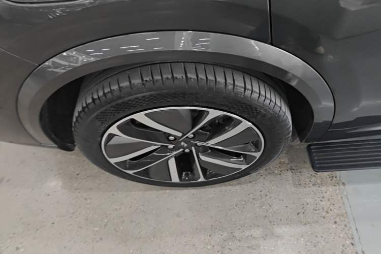 Used Li Auto L9 2024 Ultra Model Right Rear Wheel Hub