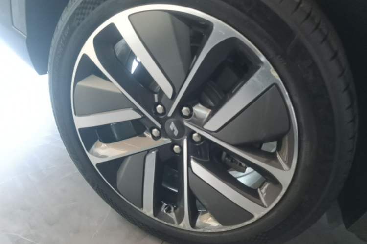 Used Li Auto L9 2024 Ultra Model Right Rear Wheel Hub