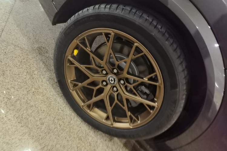 Used Li Auto L9 2024 Ultra Model Right Rear Wheel Hub