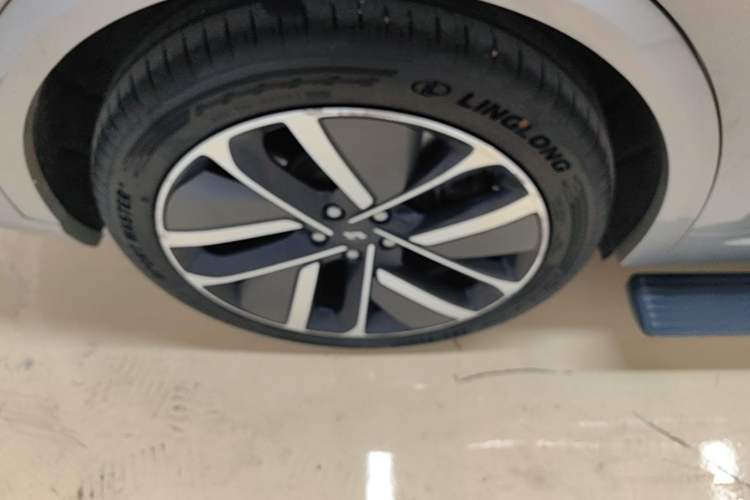 Used Li Auto L9 2024 Ultra Model Right Rear Wheel Hub