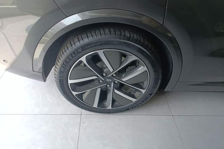 Used Li Auto L9 2024 Ultra Model Right Rear Wheel Hub