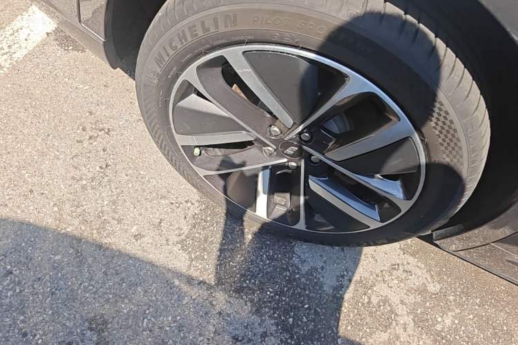 Used Li Auto L9 2024 Ultra Model Right Rear Wheel Hub