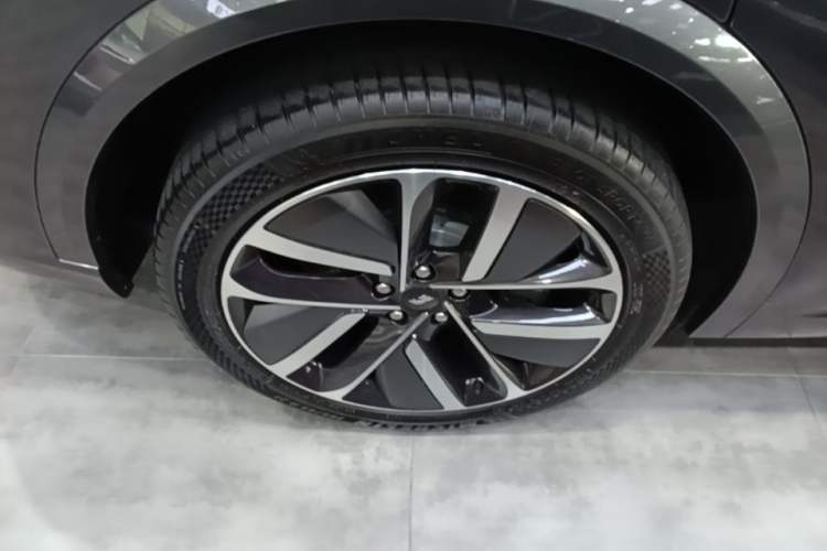 Used Li Auto L9 2024 Ultra Model Right Rear Wheel Hub