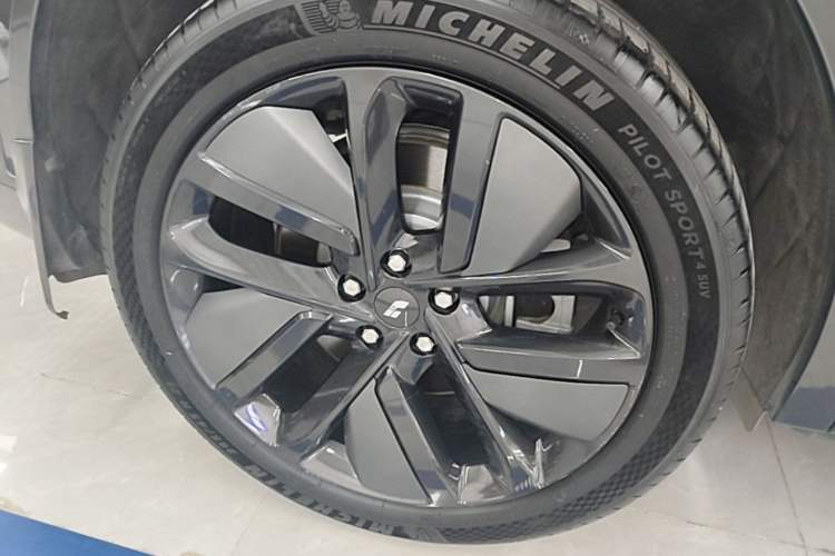 Used Li Auto L9 2024 Ultra Model Right Rear Wheel Hub